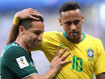 Guardado, con Neymar Guardado, con Neymar