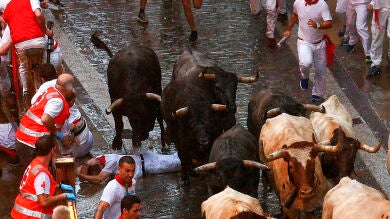 Segundo encierro de San Fermín limpio y vistoso a pesar de la lluvia