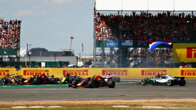 Mercedes siembra la duda sobre el toque de Raikkonen con Hamilton: 