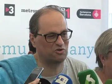 Quim Torra y los consellers 'se mojan' por la esclerosis múltiple y se bañan en la Barceloneta ante los medios Quim Torra y los consellers 'se mojan' por la esclerosis múltiple y se bañan en la Barceloneta ante los medios