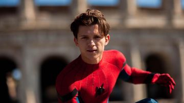 Tom Holland interpretando a Spiderman