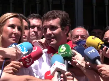 Un grupo de radicales abuchea a Pablo Casado en Pamplona Un grupo de radicales abuchea a Pablo Casado en Pamplona