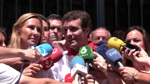 Un grupo de radicales abuchea a Pablo Casado en Pamplona Un grupo de radicales abuchea a Pablo Casado en Pamplona