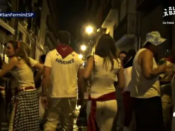 Una reportera de Espejo Público, víctima de tocamientos y comentarios sobre su físico en San Fermín Una reportera de Espejo Público, víctima de tocamientos y comentarios sobre su físico en San Fermín