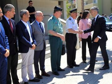 El ministro del Interior, Fernando Grande-Marlaska, saluda a los mandos de la Policía Nacional, la Guardia Civil y a las autoridades