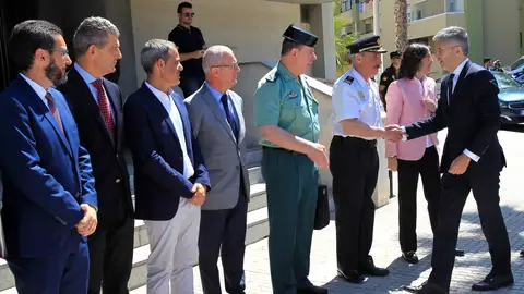 El ministro del Interior, Fernando Grande-Marlaska, saluda a los mandos de la Policía Nacional, la Guardia Civil y a las autoridades El ministro del Interior, Fernando Grande-Marlaska, saluda a los mandos de la Policía Nacional, la Guardia Civil y a las autoridades