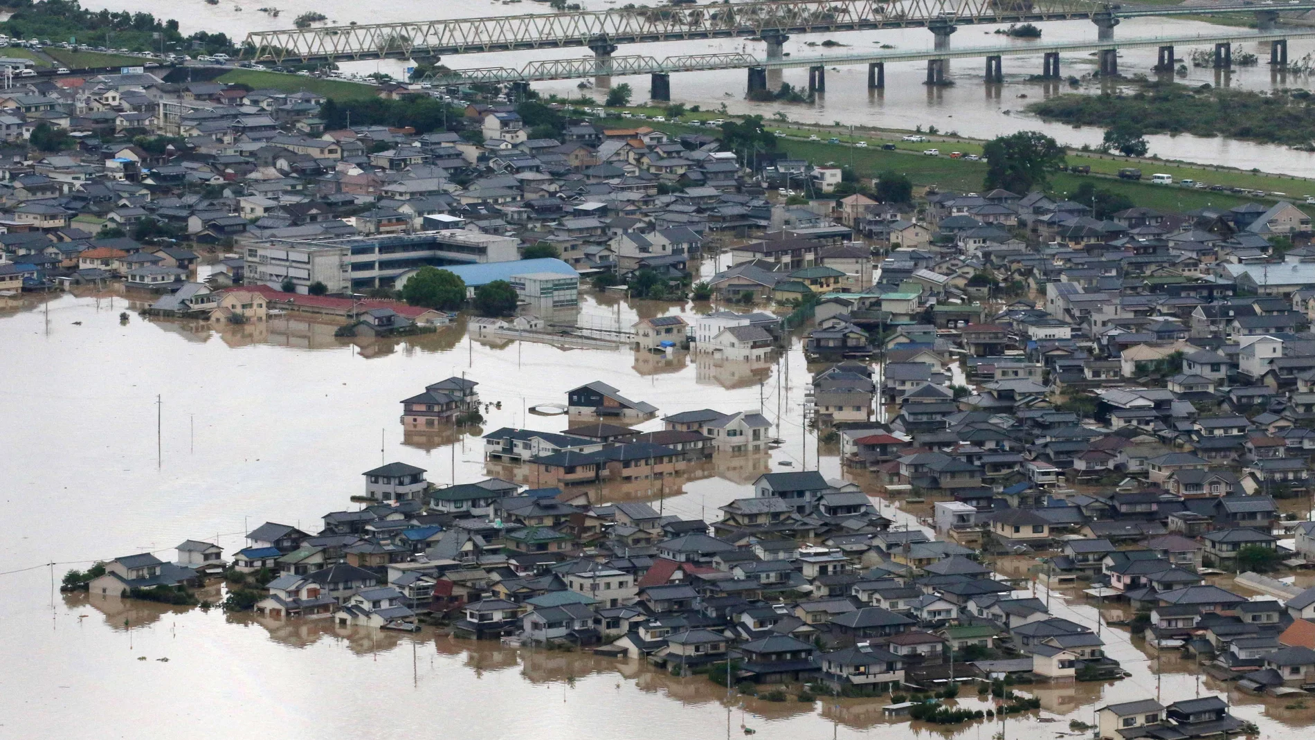 El río Takahashi inunda a su paso la población de Kurashiki, en la Prefectura de Okayama, Japón occidental El río Takahashi inunda a su paso la población de Kurashiki, en la Prefectura de Okayama, Japón occidental