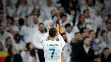 Cristiano Ronaldo agradece el apoyo a la afición en un partido