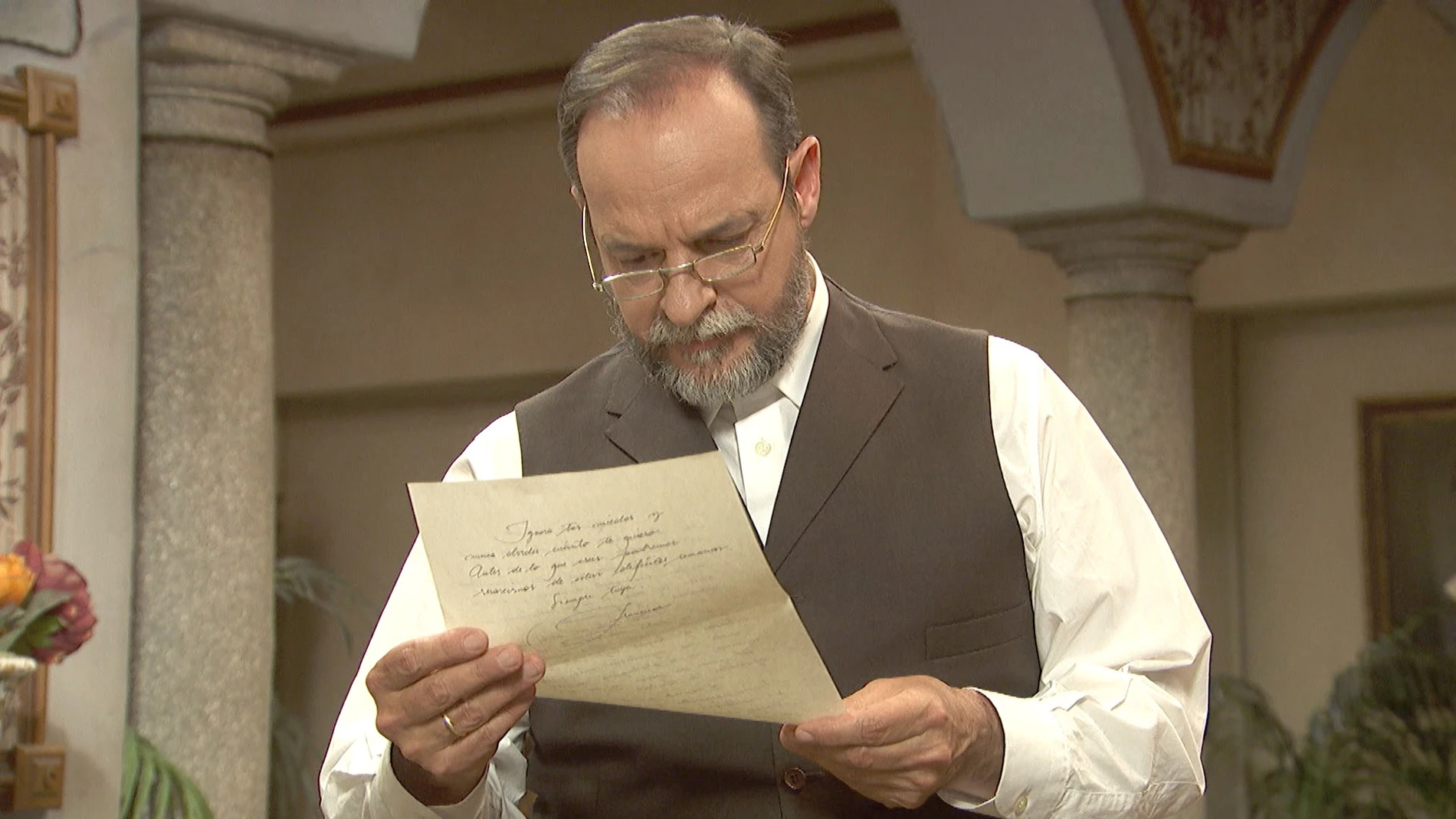 Raimundo descubre el contenido de la carta de Francisca 