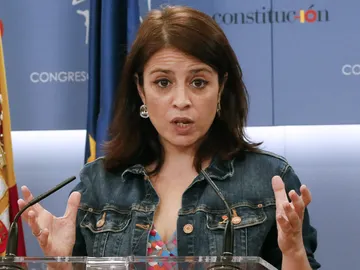 La portavoz del PSOE en el Congreso, Adriana Lastra, durante una rueda de prensa La portavoz del PSOE en el Congreso, Adriana Lastra, durante una rueda de prensa