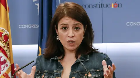 La portavoz del PSOE en el Congreso, Adriana Lastra, durante una rueda de prensa La portavoz del PSOE en el Congreso, Adriana Lastra, durante una rueda de prensa