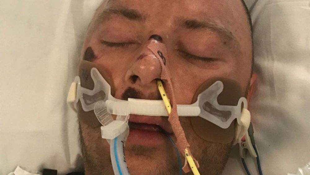 Imagen del hombre desconocido encontrado sin conocimiento en Londres