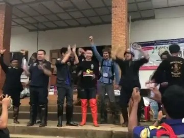 Día de celebración en Tailandia por lograr "lo imposible": salvar a los 12 niños y su monitor atrapados en la cueva Día de celebración en Tailandia por lograr "lo imposible": salvar a los 12 niños y su monitor atrapados en la cueva