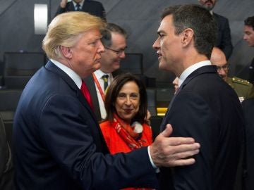 El jefe del Gobierno español, Pedro Sánchez, y el presidente de Estados Unidos, Donald Trump