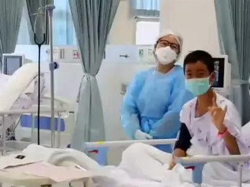 Cuatro de los doce niños rescatados en Tailandia recibirán el alta el domingo: así pasan sus primeras horas en el hospital Cuatro de los doce niños rescatados en Tailandia recibirán el alta el domingo: así pasan sus primeras horas en el hospital