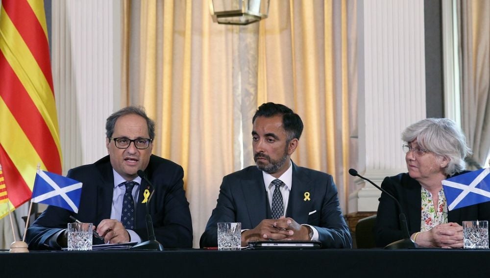 Quim Torra con Clara Ponsatí y Aamer Anwar