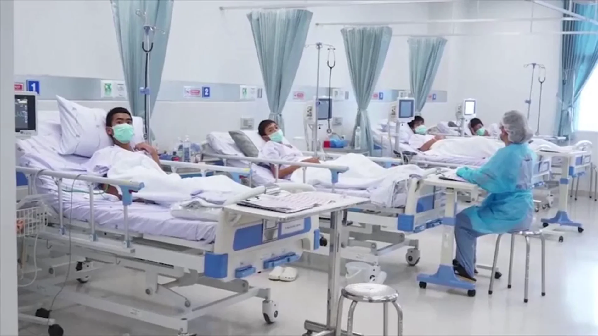 Cuatro de los doce niños rescatados en Tailandia recibirán el alta el domingo: así pasan sus primeras horas en el hospital Cuatro de los doce niños rescatados en Tailandia recibirán el alta el domingo: así pasan sus primeras horas en el hospital