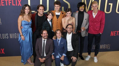 Los protagonistas de 'Luis Miguel, la serie' homenajean al cantante de la forma que más le gustaría
