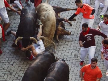 Imagen de uno de los momentos emocionantes del encierro de San Fermín 