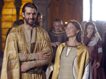 Michelle Jenner y Aitor Luna, pura química en el rodaje de ‘La Catedral del Mar’ Michelle Jenner y Aitor Luna, pura química en el rodaje de ‘La Catedral del Mar’