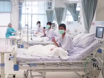 Cuatro de los doce niños rescatados en Tailandia recibirán el alta el domingo: así pasan sus primeras horas en el hospital Cuatro de los doce niños rescatados en Tailandia recibirán el alta el domingo: así pasan sus primeras horas en el hospital