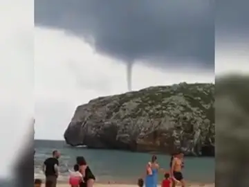 Un tornado en Llanes deja impactantes imágenes Un tornado en Llanes deja impactantes imágenes