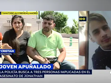 La madre del joven asesinado en San Sebastián de los Reyes: "Le pido a España que me ayude a encontrar a los 3 asesinos de mi hijo" La madre del joven asesinado en San Sebastián de los Reyes: "Le pido a España que me ayude a encontrar a los 3 asesinos de mi hijo"
