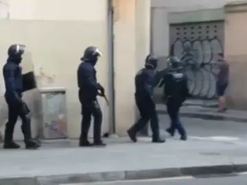 Operación contra tres narcopisos en el Raval de Barcelona Operación contra tres narcopisos en el Raval de Barcelona