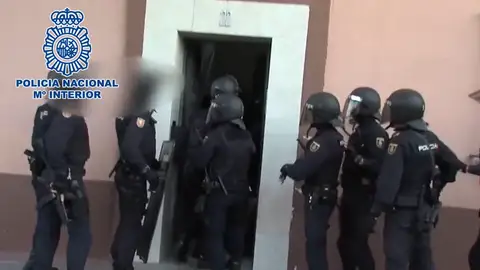 Detenidas 39 personas pertenecientes a bandas latinas por casos de robos con violencia Detenidas 39 personas pertenecientes a bandas latinas por casos de robos con violencia