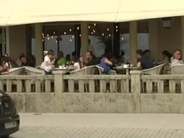 Terraza llena en Sansenxo Terraza llena en Sansenxo