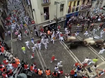 Peligro y velocidad con Jandillas que dejan un corneado en el séptimo encierro de San Fermín 2018