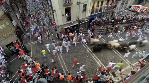 Peligro y velocidad con Jandillas que dejan un corneado en el séptimo encierro de San Fermín 2018 Peligro y velocidad con Jandillas que dejan un corneado en el séptimo encierro de San Fermín 2018