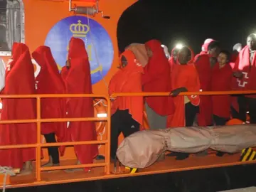 Más de 200 inmigrantes rescatados de pateras frente a la costa de Cádiz y Salvamento espera nuevas llegadas Más de 200 inmigrantes rescatados de pateras frente a la costa de Cádiz y Salvamento espera nuevas llegadas