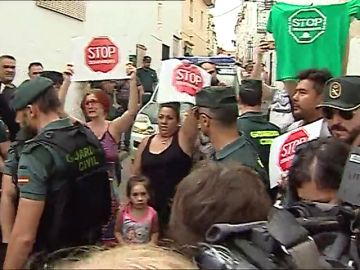 Paralizado el desalojo de una familia de Oliva tras lograr el amparo de la ONU Paralizado el desalojo de una familia de Oliva tras lograr el amparo de la ONU