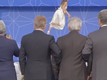 ¿Ha sido un ataque de ciática lo que ha provocado los desequilibrios de Juncker durante la cumbre de la OTAN? ¿Ha sido un ataque de ciática lo que ha provocado los desequilibrios de Juncker durante la cumbre de la OTAN?