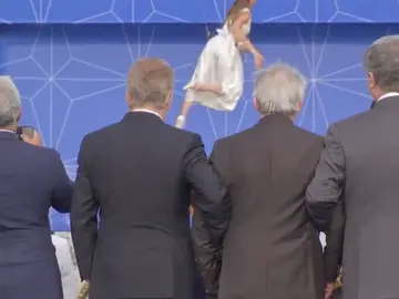 ¿Ha sido un ataque de ciática lo que ha provocado los desequilibrios de Juncker durante la cumbre de la OTAN? ¿Ha sido un ataque de ciática lo que ha provocado los desequilibrios de Juncker durante la cumbre de la OTAN?