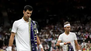Djokovic y Nadal, en el pista central de Wimbledon Djokovic y Nadal, en el pista central de Wimbledon