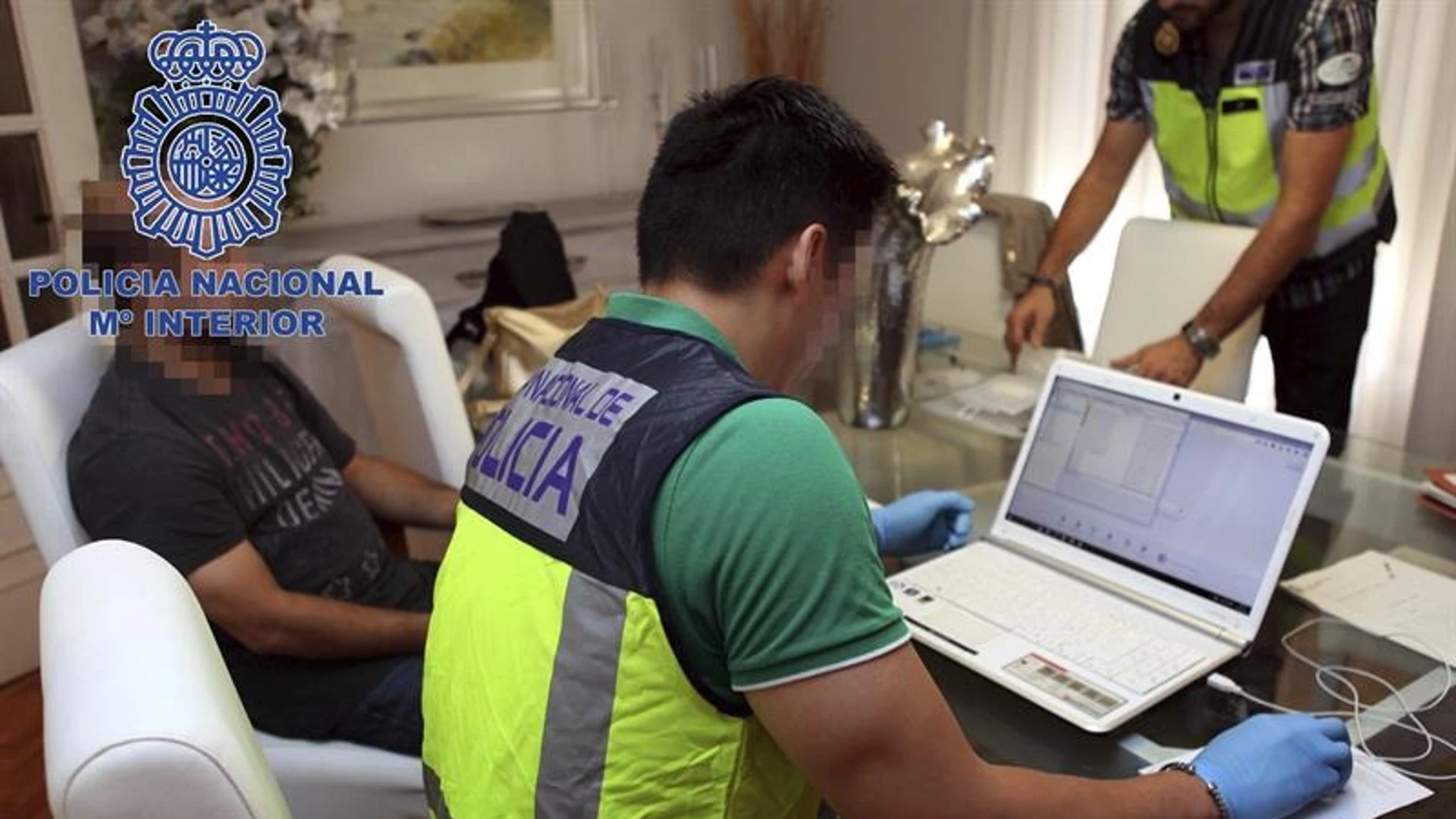 Fotografía facilitada por la Policía Nacional de una operación contra la pornografía infantil Fotografía facilitada por la Policía Nacional de una operación contra la pornografía infantil