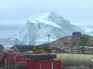 Alertan de un posible tsunami en Groenlandia tras la rotura de un enorme iceberg Alertan de un posible tsunami en Groenlandia tras la rotura de un enorme iceberg