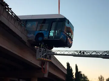 El autobús lanzadera del Mad Cool accidentado El autobús lanzadera del Mad Cool accidentado