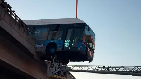 El autobús lanzadera del Mad Cool accidentado El autobús lanzadera del Mad Cool accidentado