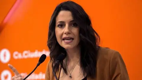 Inés Arrimadas defiende la posible candidatura de Manuel Valls Inés Arrimadas defiende la posible candidatura de Manuel Valls