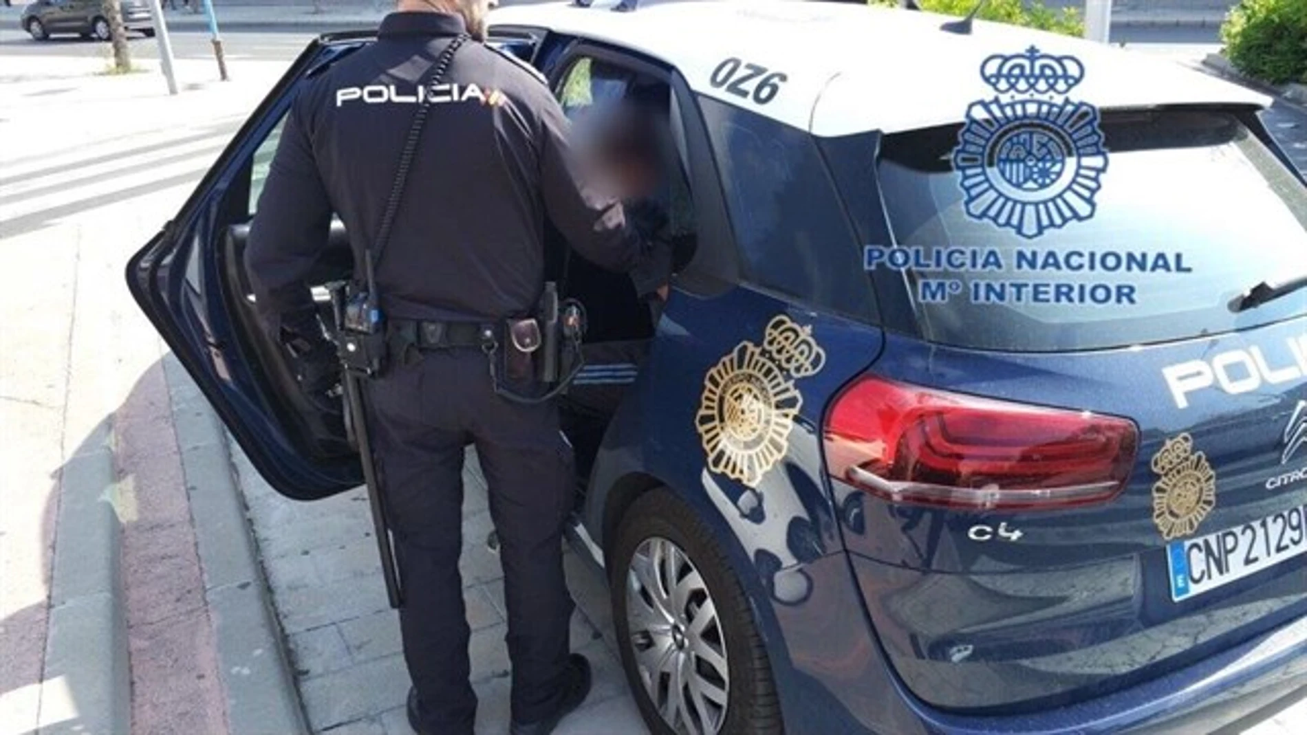 En la imagen un coche de policía En la imagen un coche de policía