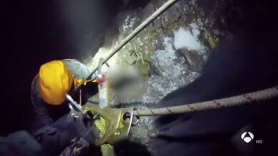 Así se juega la vida el grupo de intervención de la Guardia Civil para efectuar cualquier rescate en la montaña