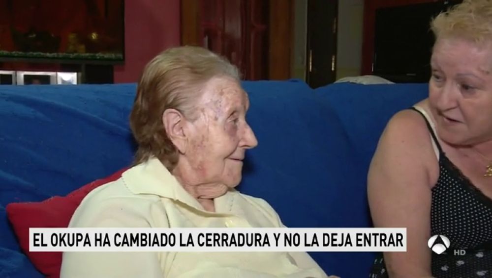 El drama de Eulalia, una anciana de 98 años que encuentra su casa 'okupada' al regresar del hospital