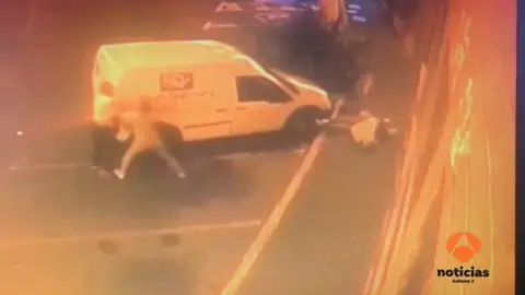 La Guardia Civil busca a los autores de una brutal paliza a un hombre en Tenerife La Guardia Civil busca a los autores de una brutal paliza a un hombre en Tenerife