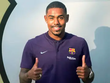 Malcom ya posa como jugador del Barcelona Malcom ya posa como jugador del Barcelona