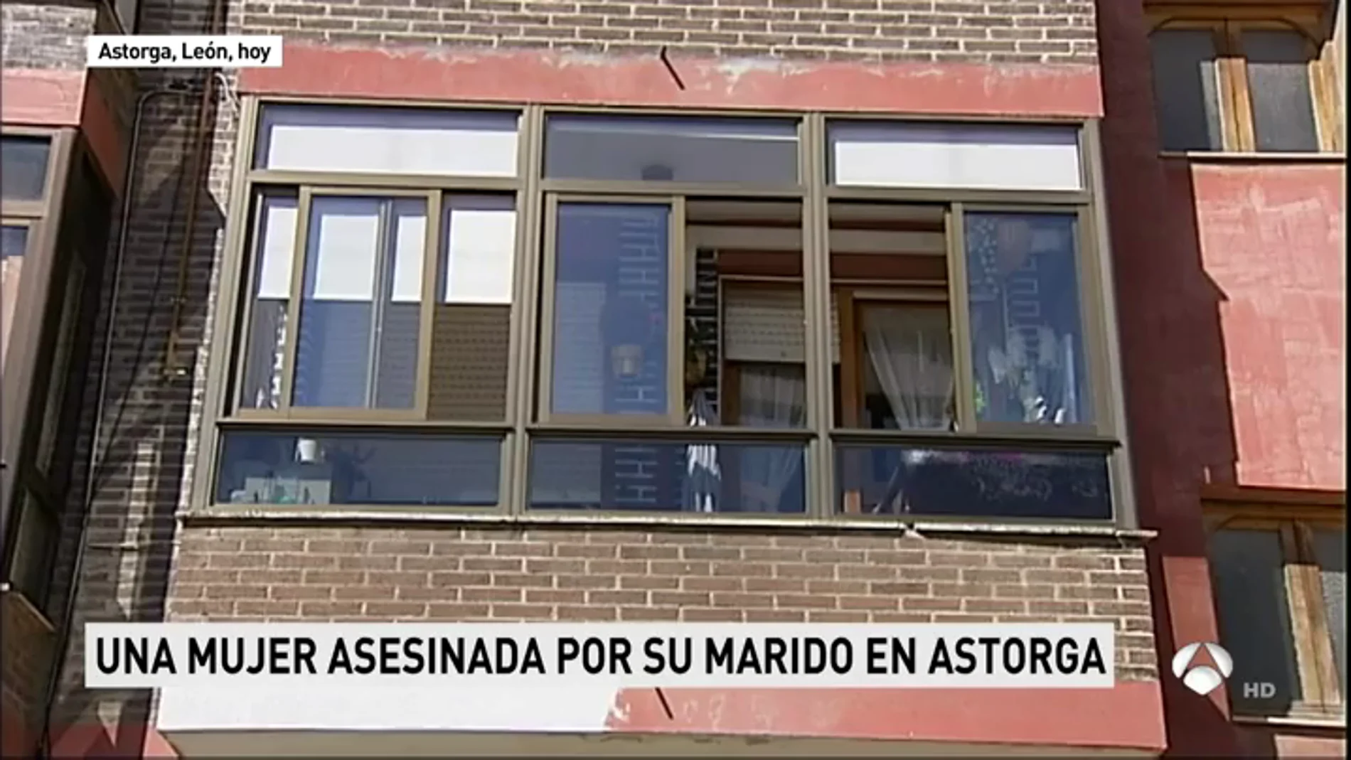 Un policía jubilado mata a su exmujer y hiere a un vecino en Astorga (León) Un policía jubilado mata a su exmujer y hiere a un vecino en Astorga (León)