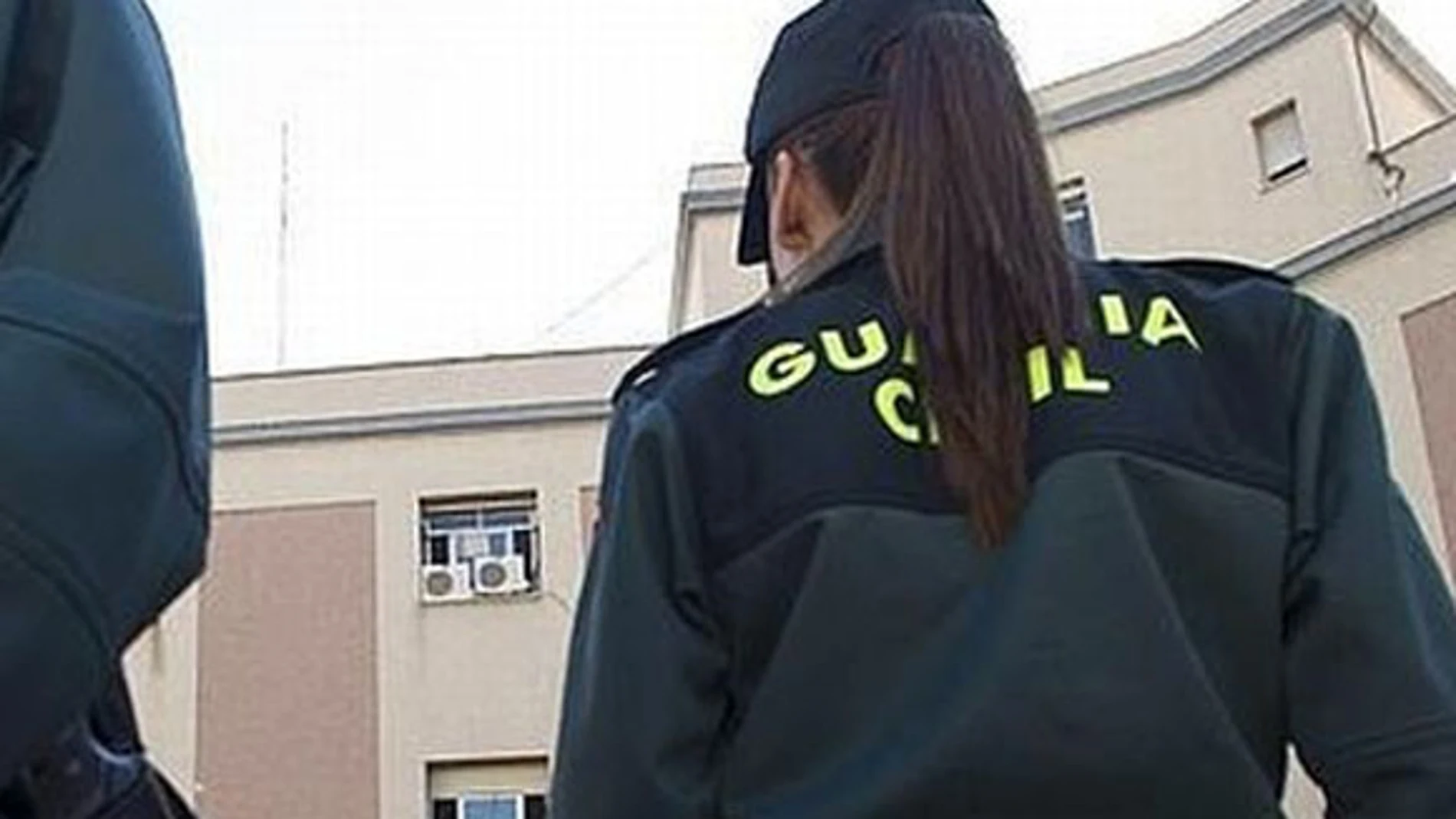 Imagen de archivo de una agente de la Guardia Civil Imagen de archivo de una agente de la Guardia Civil