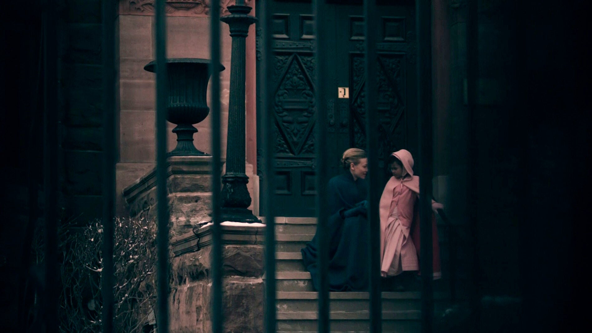 Defred descubre que su hija Hannah sigue viva